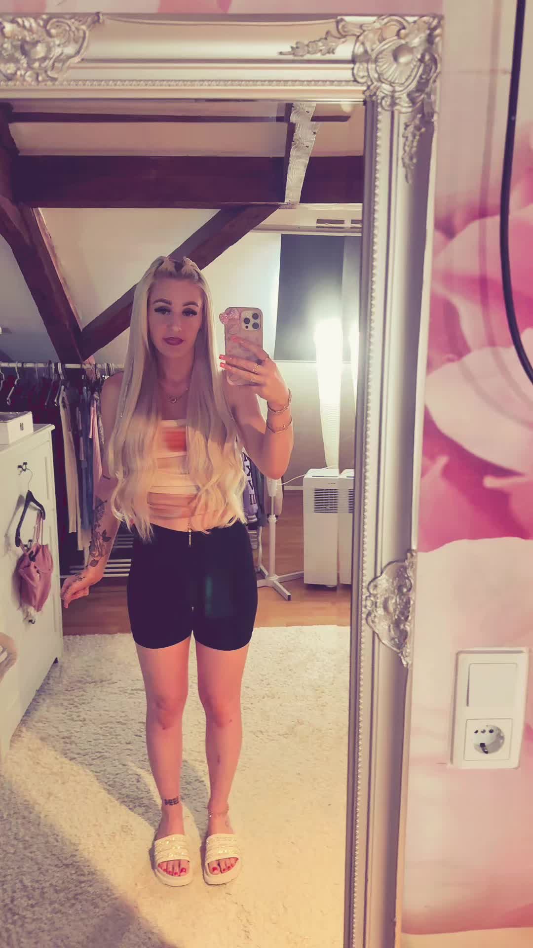 @J1na_J1na_Official_