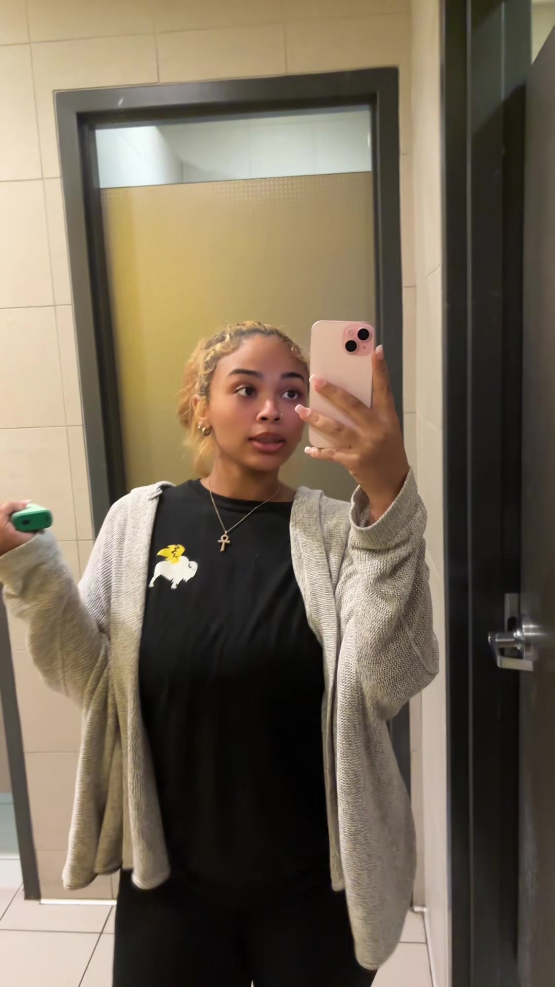 @Prettylittlethang_
