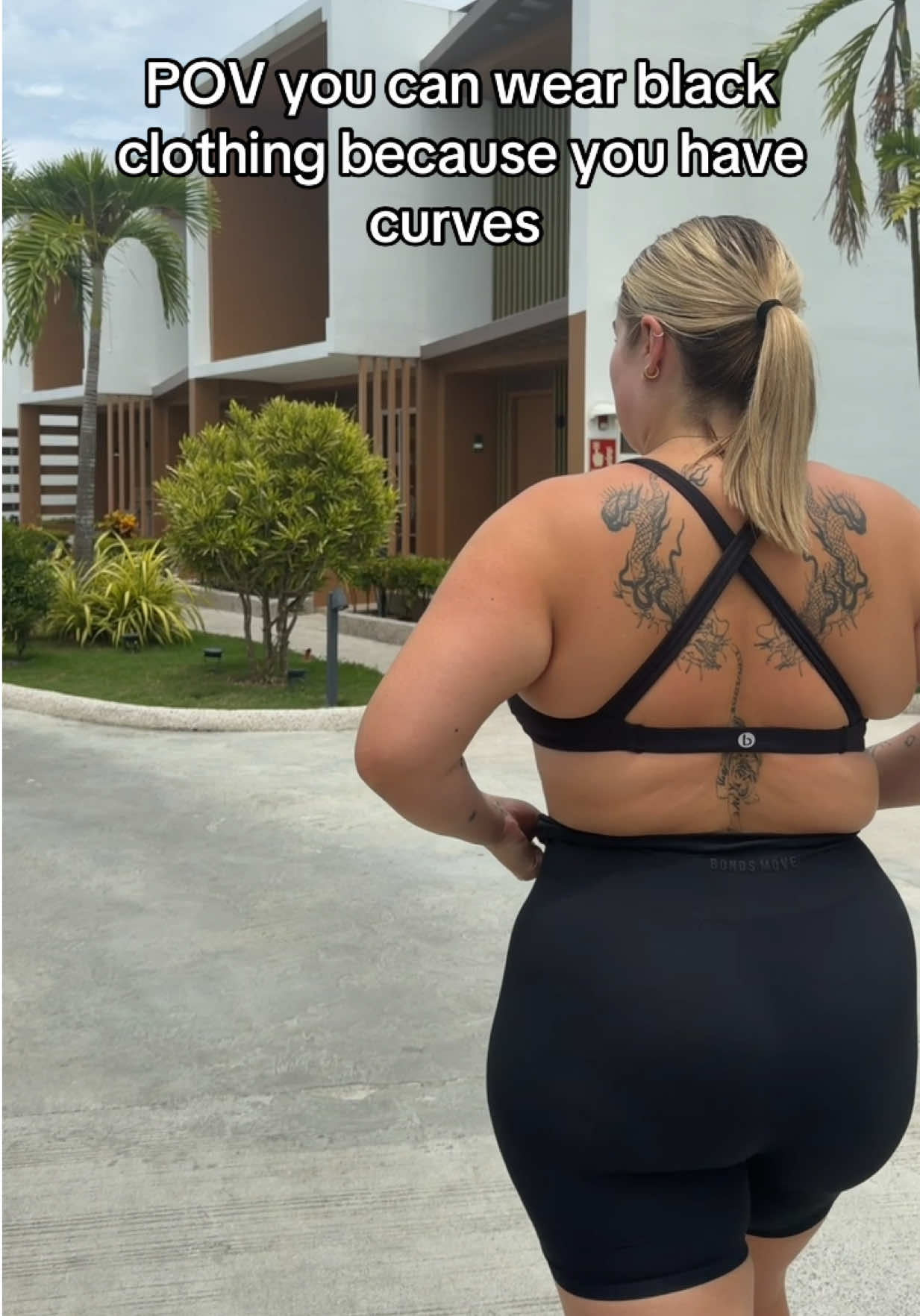 @curvymamilau