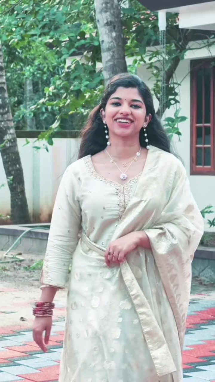 @MALAVIKA_ANILKUMAR