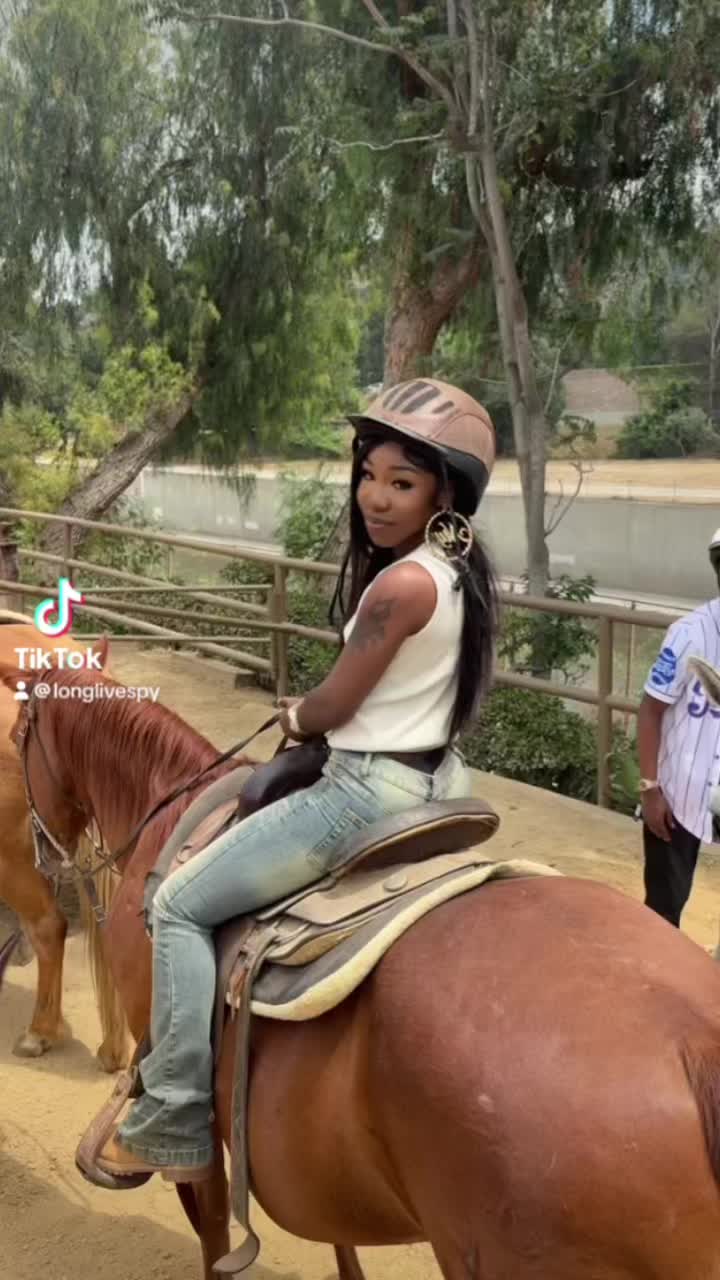 @Aniya ⚡️