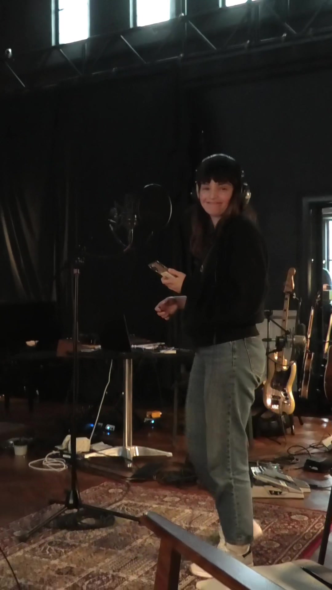 @Lauren Mayberry