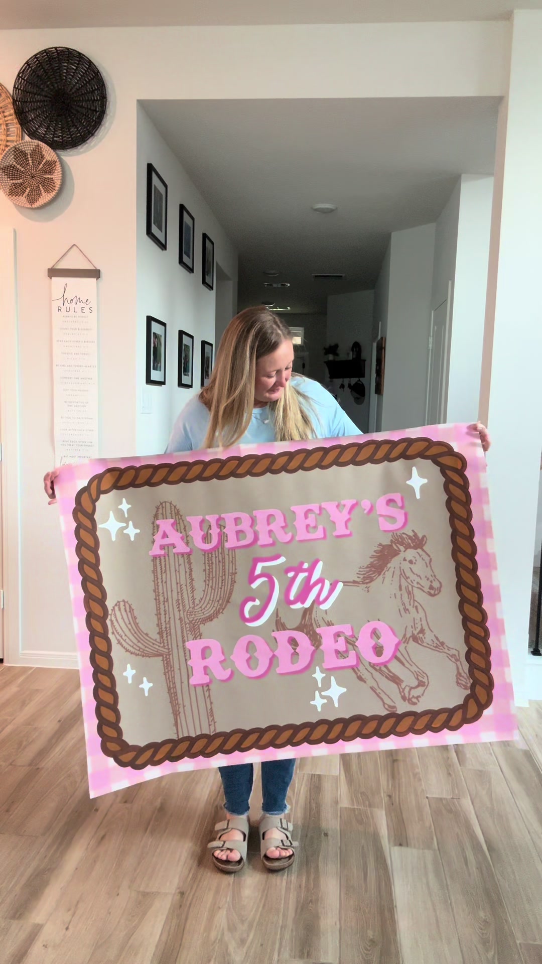 @Lindsey | Banner Artist & Mom