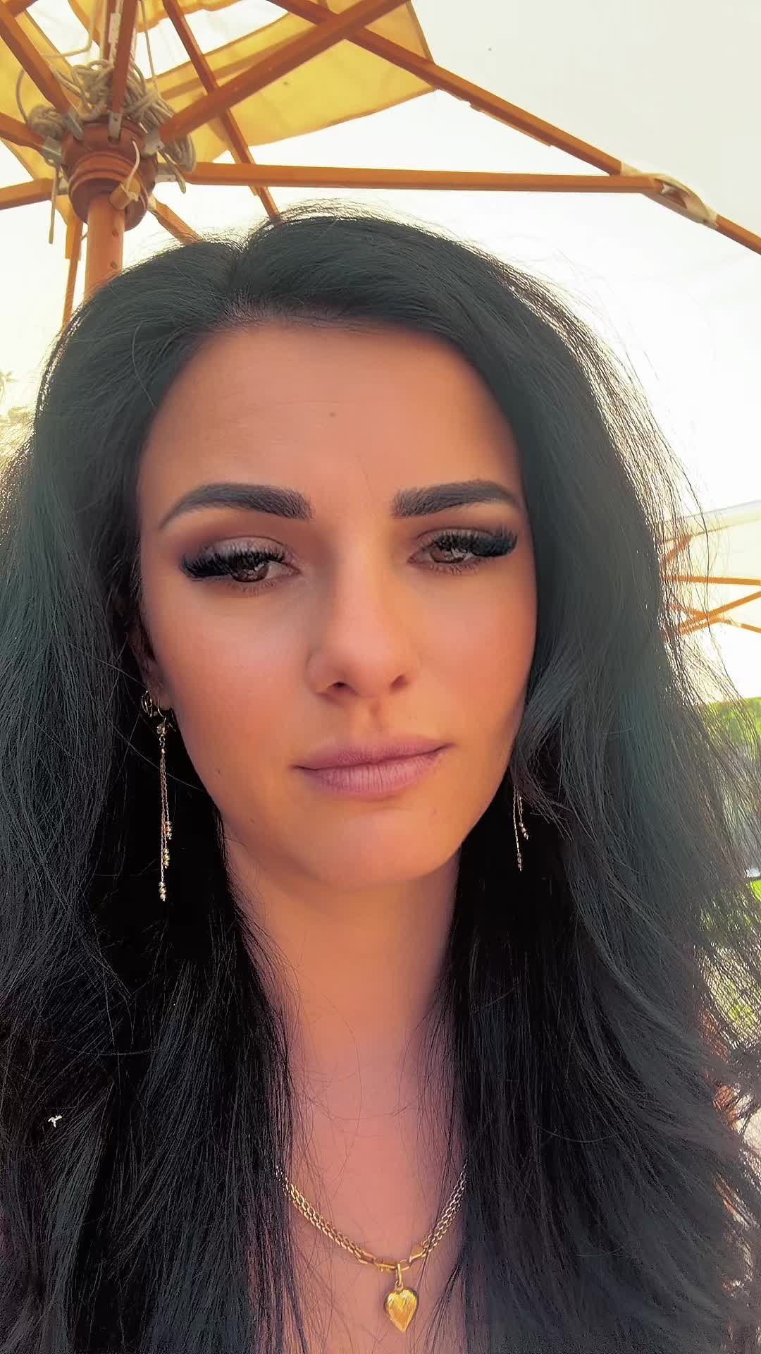 @Anysia