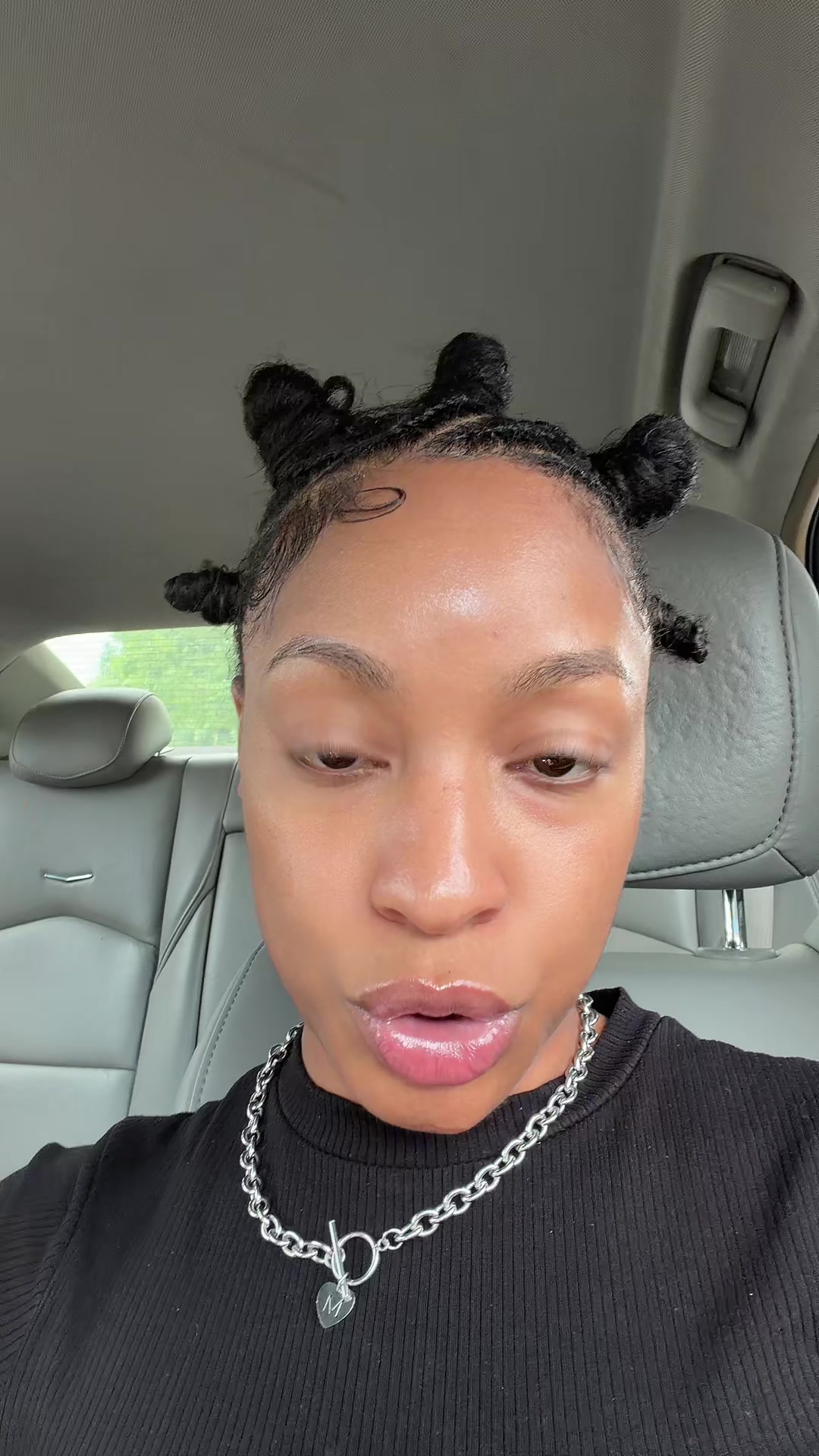 @AshMona