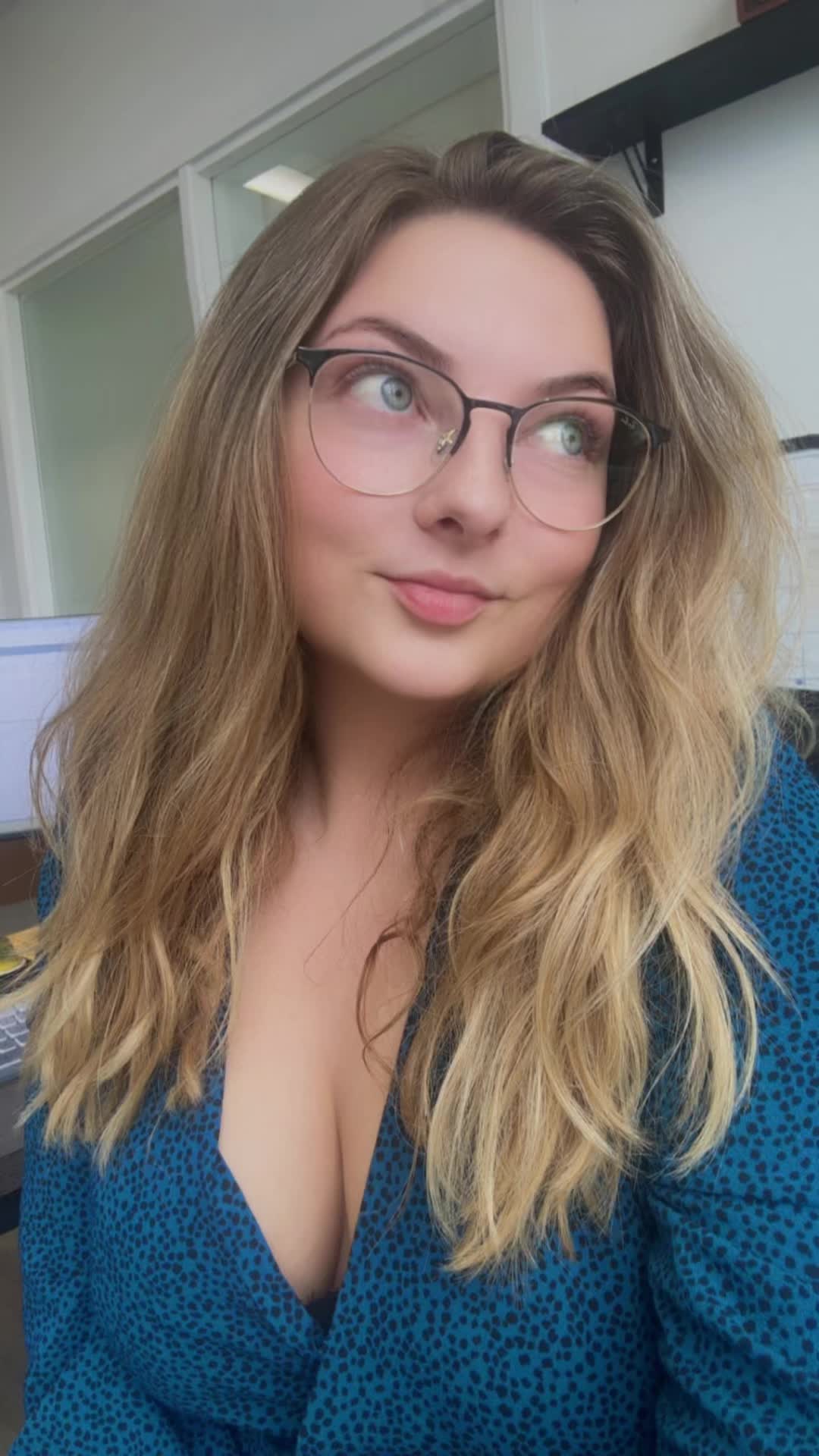 @CourtneyC23_