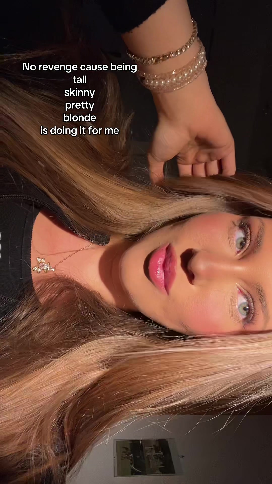 @Laura Zoe๐