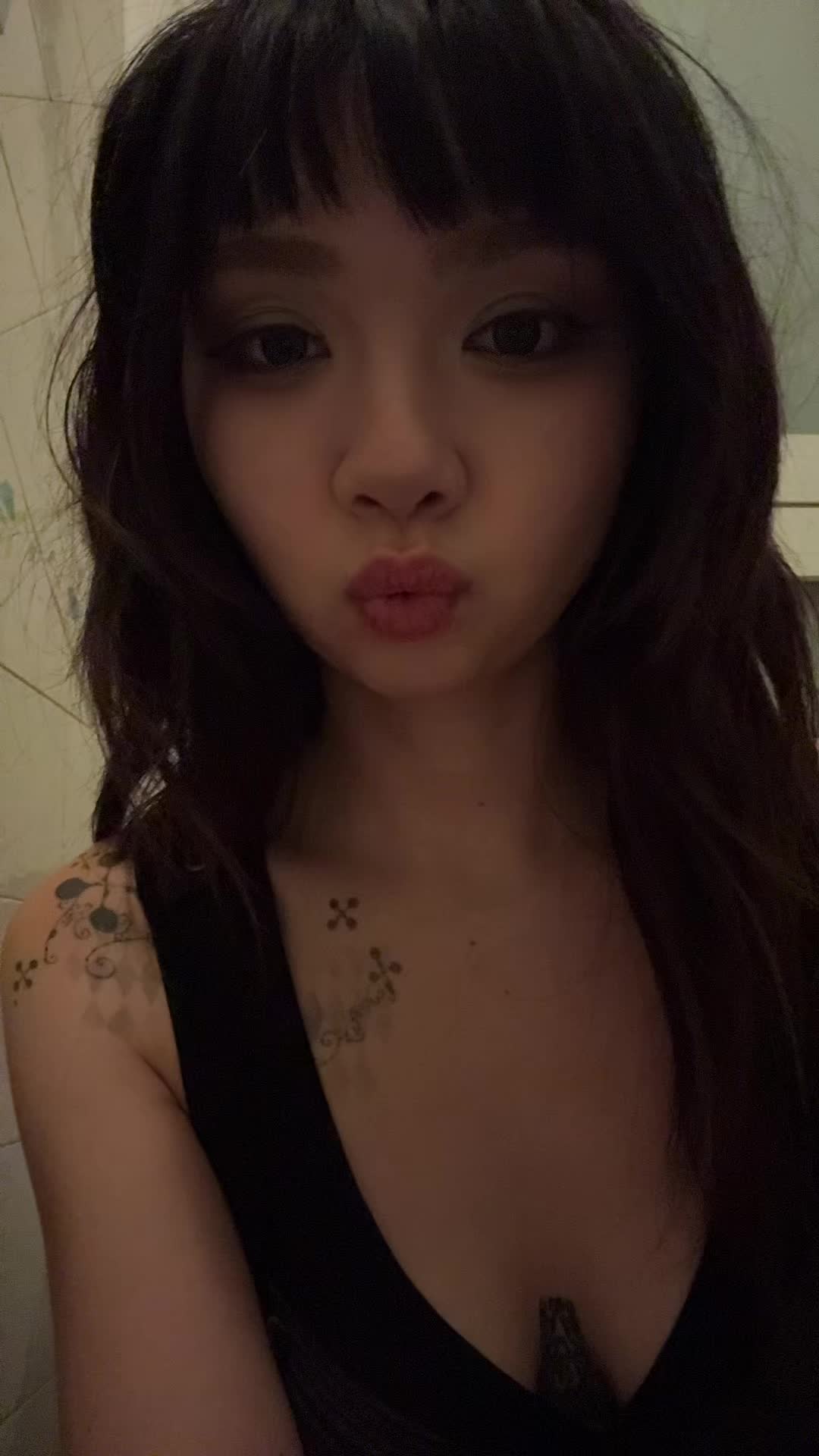 @lili >•<