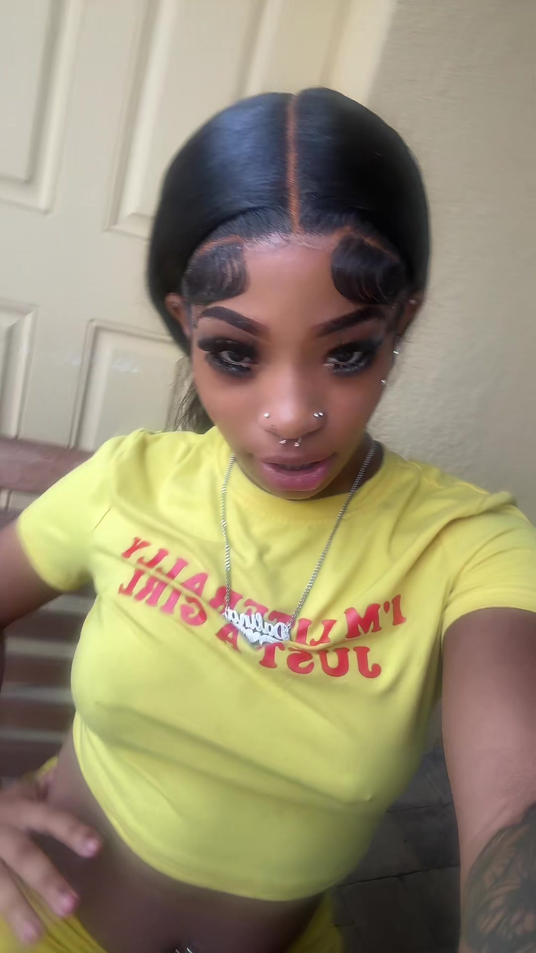 @👩🏽&zwj;❤️&zwj;💋&zwj;👩🏽