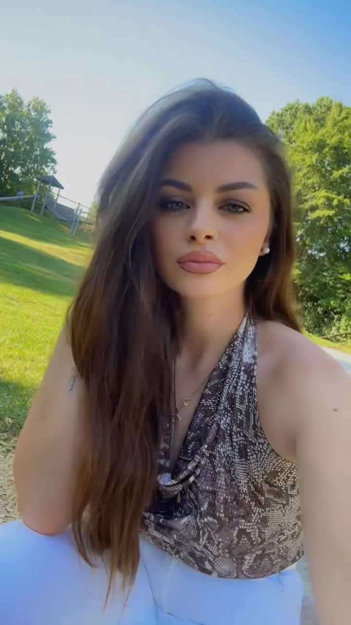 @👸