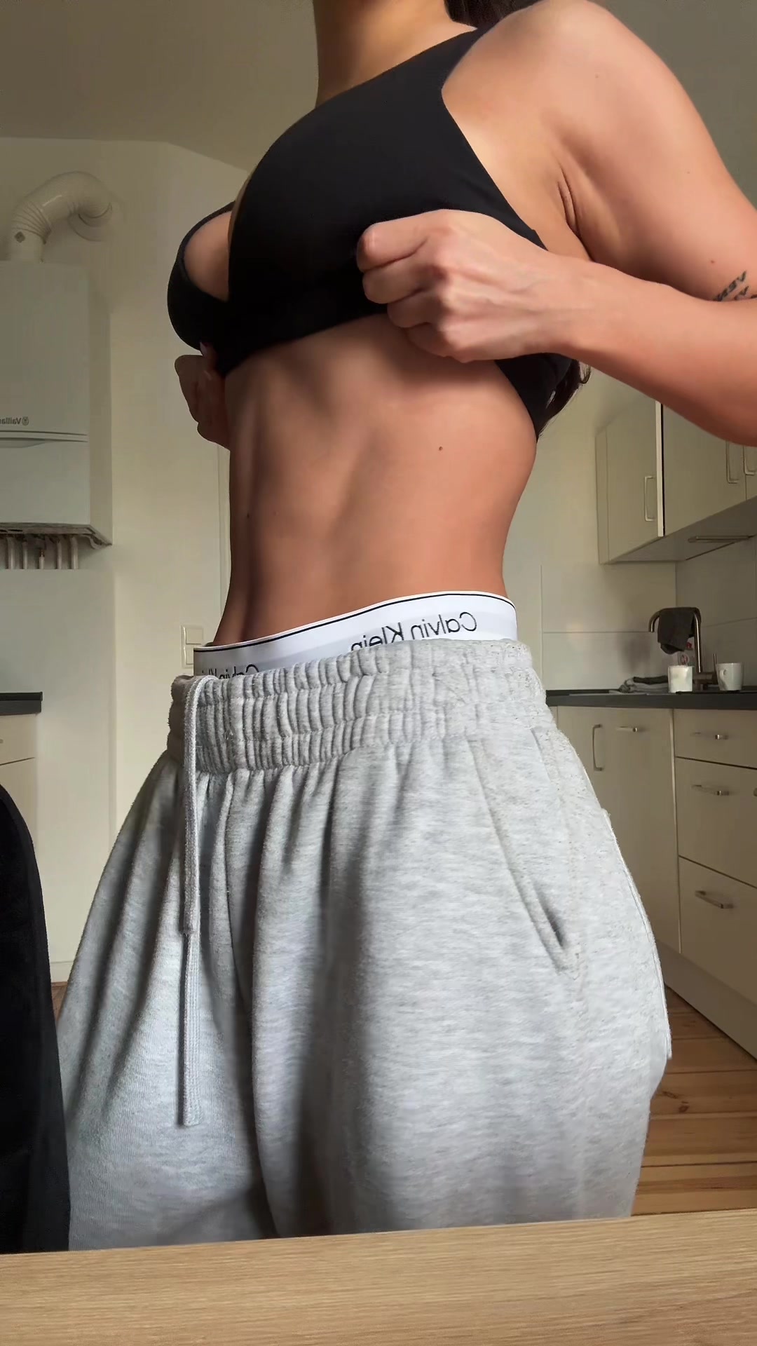 @Elisa