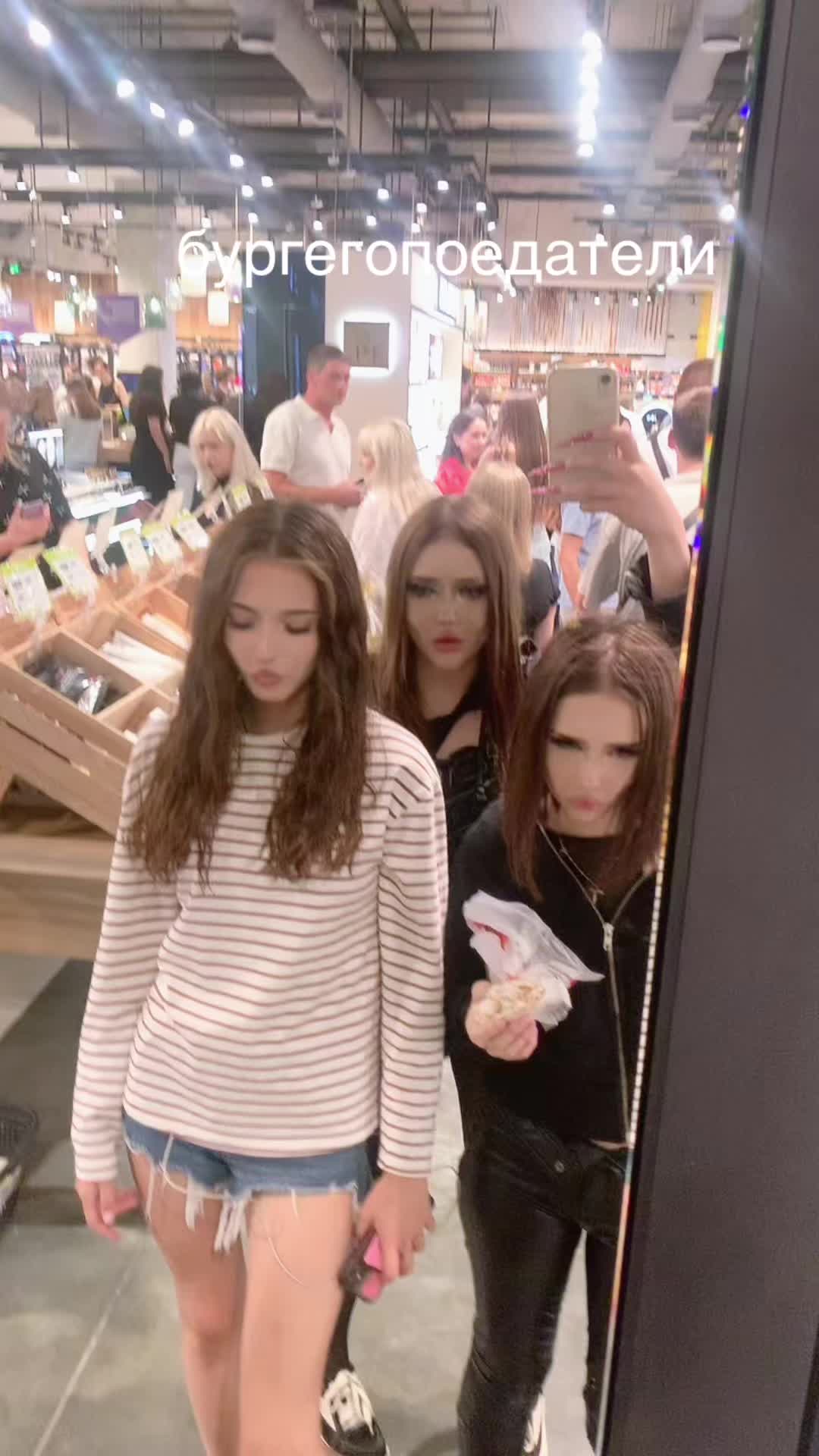 @🦄