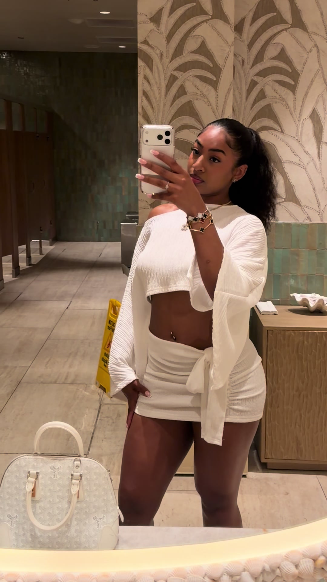 @Deja 🤍