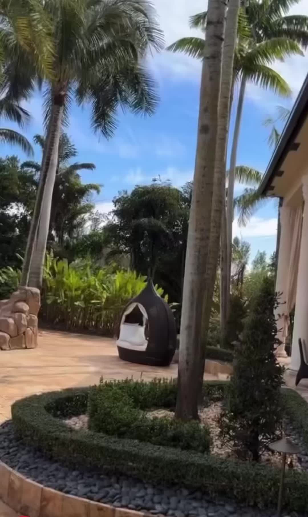 @glorivibezzz