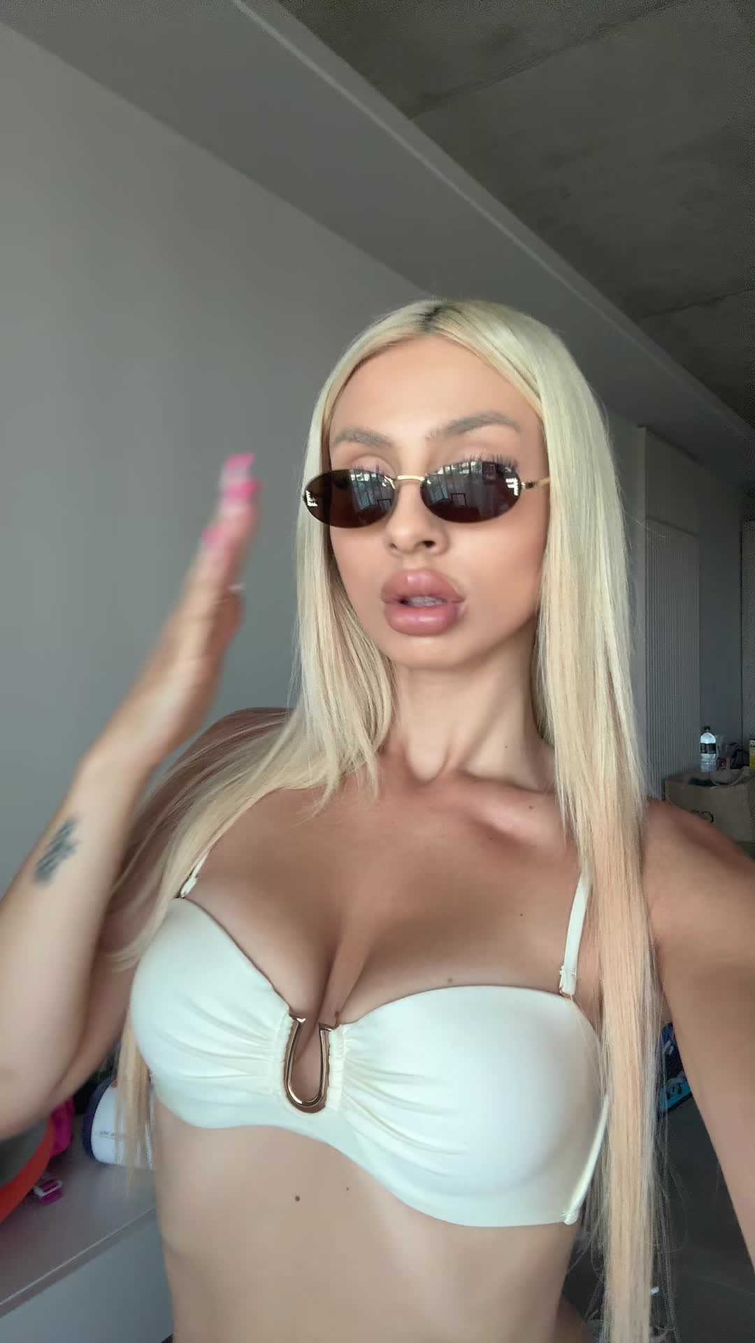 @Vazzzle