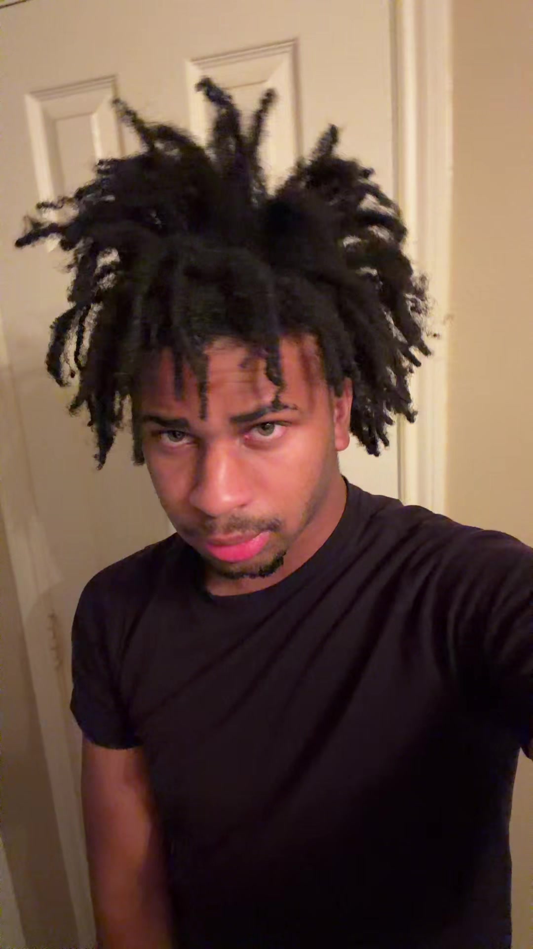 @￴
