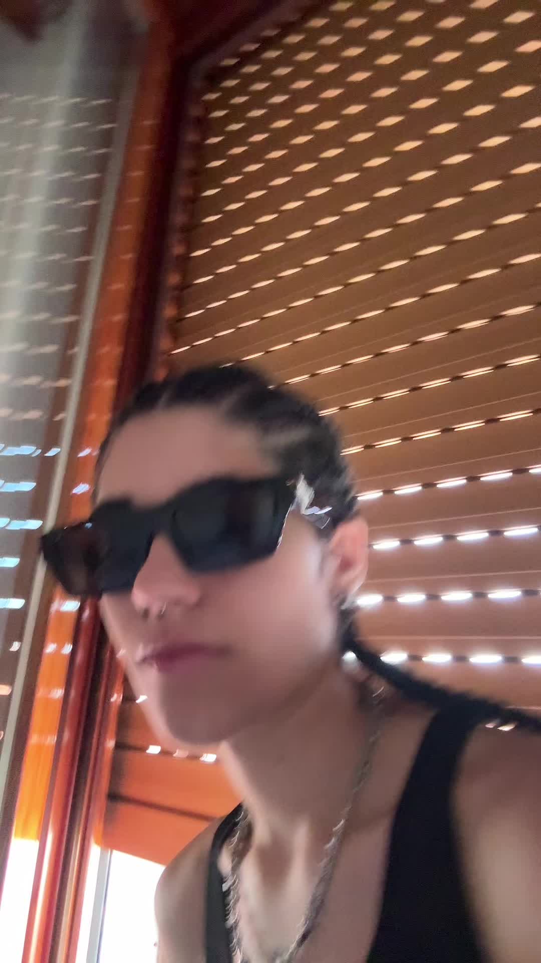@de