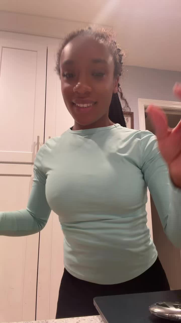@riahnicole