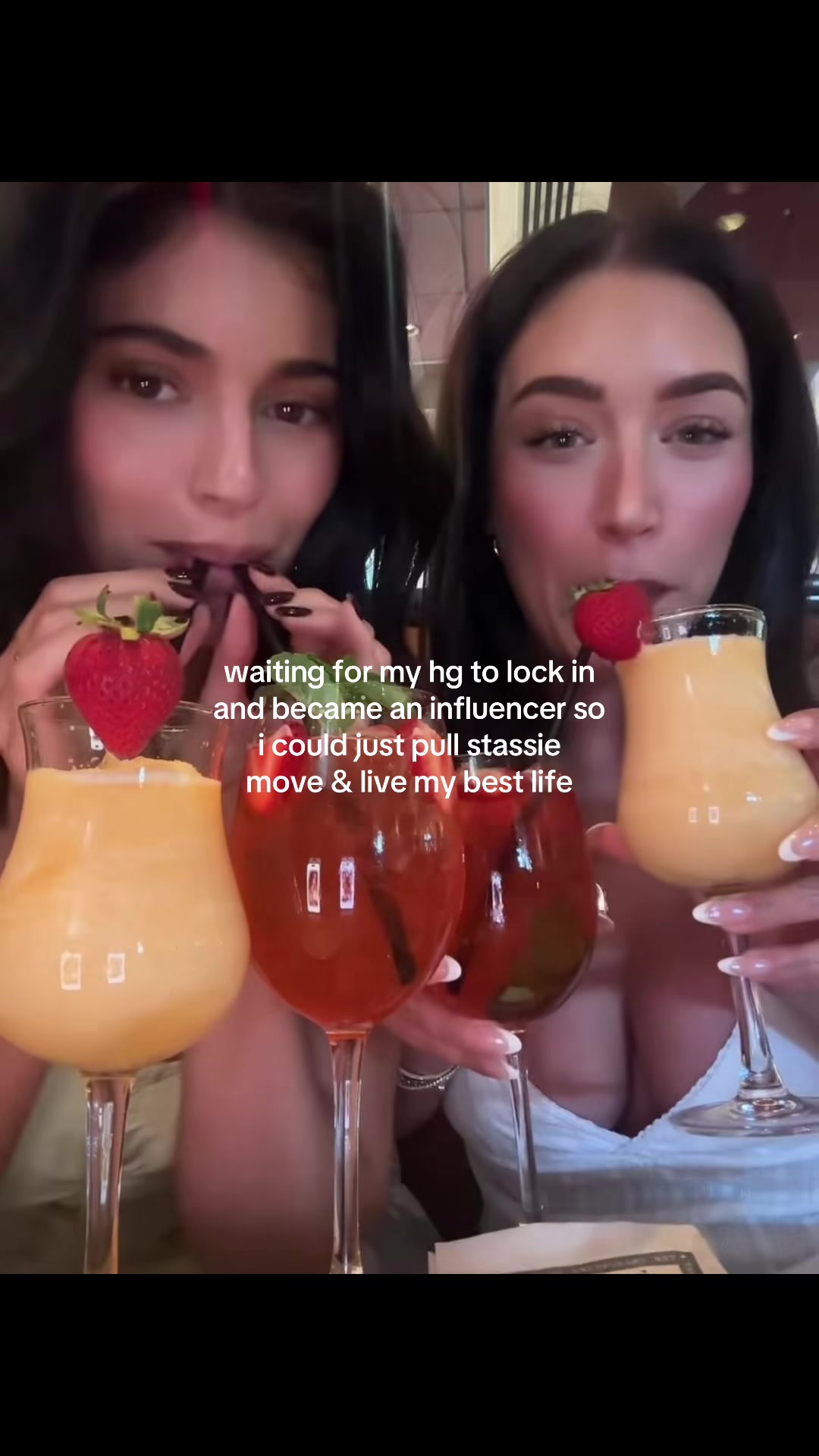 @✶