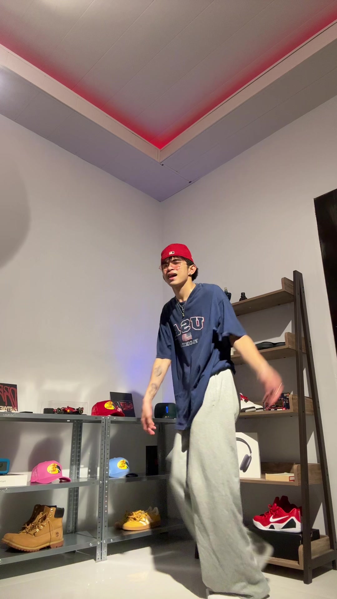 @Jo.