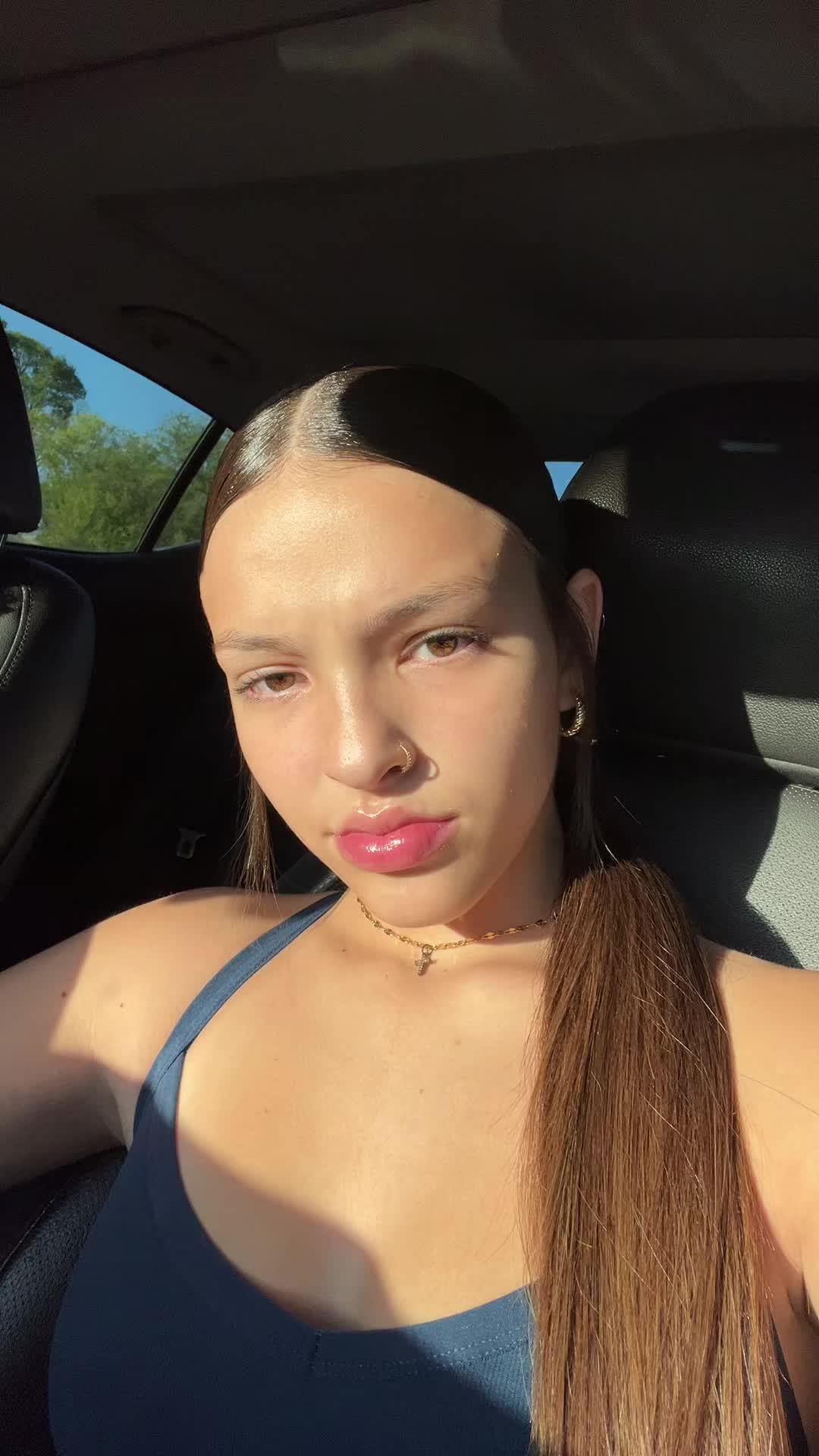 @bella.