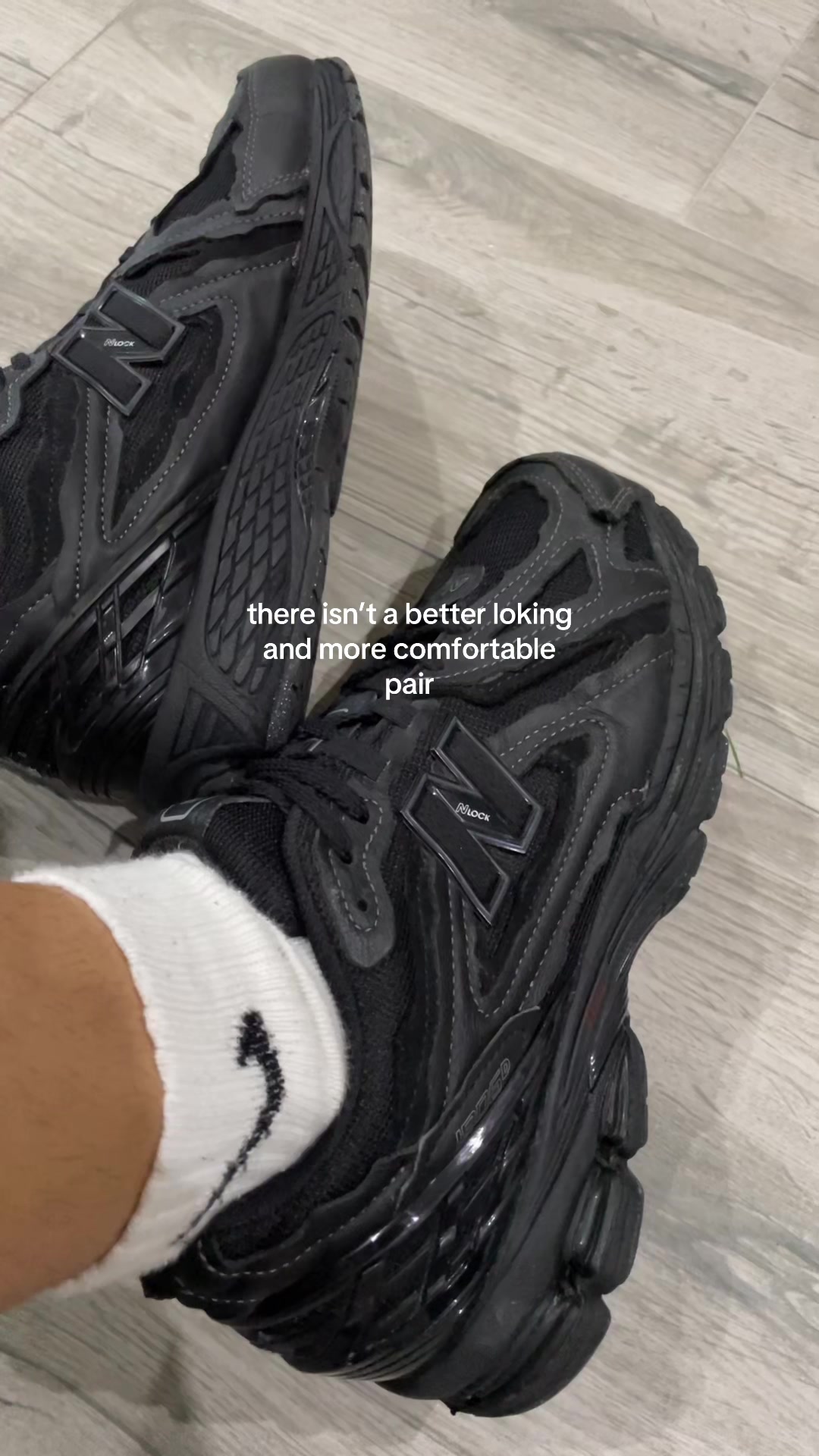 @atom👟