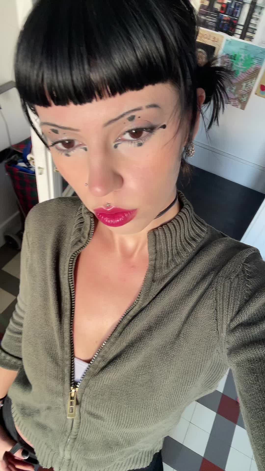 @Julia 🩴🫦