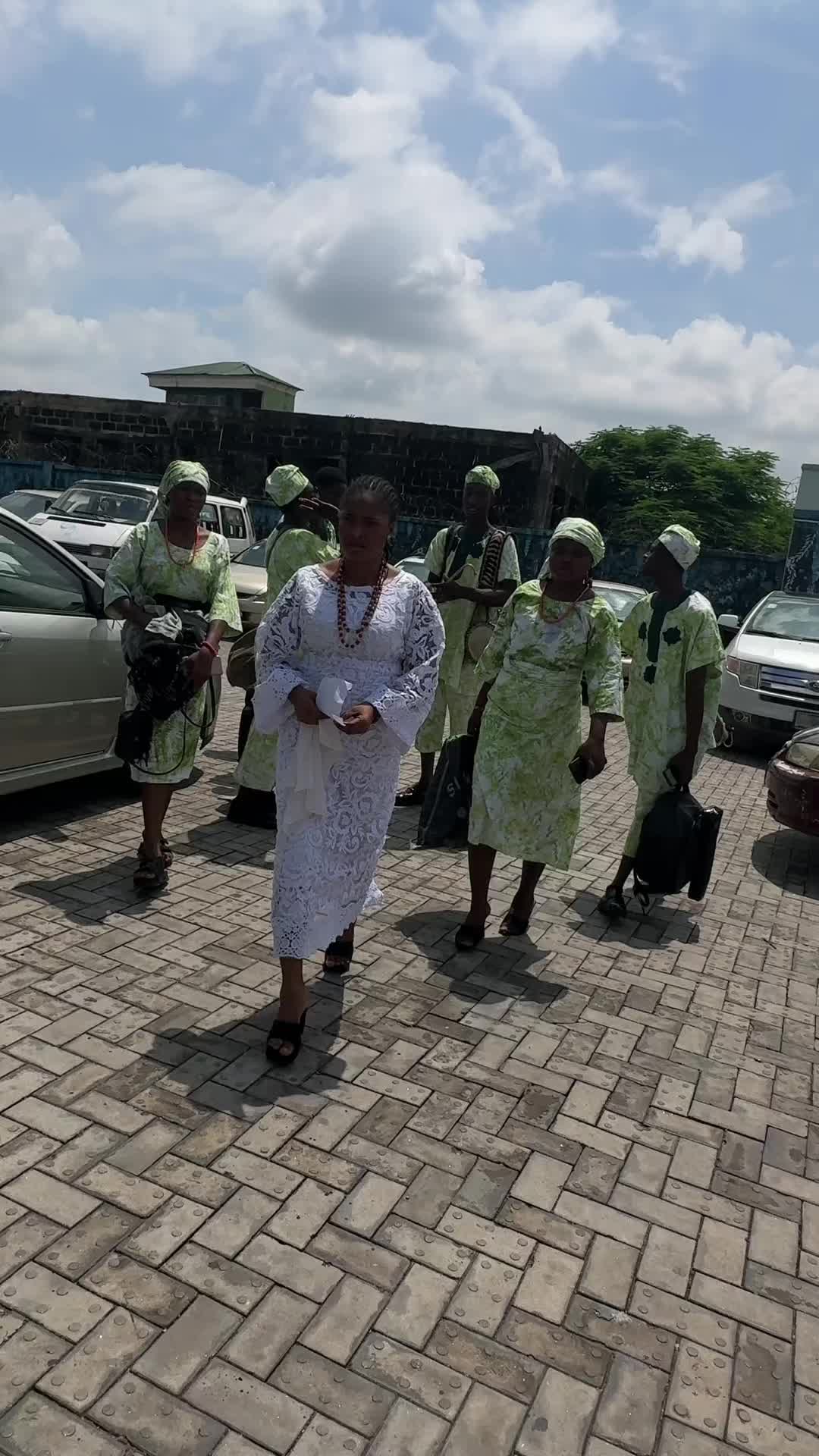 @OMODUNMADE AK&Eacute;W&Igrave;