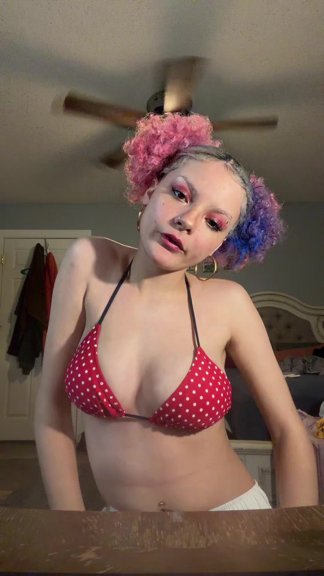 @🥳
