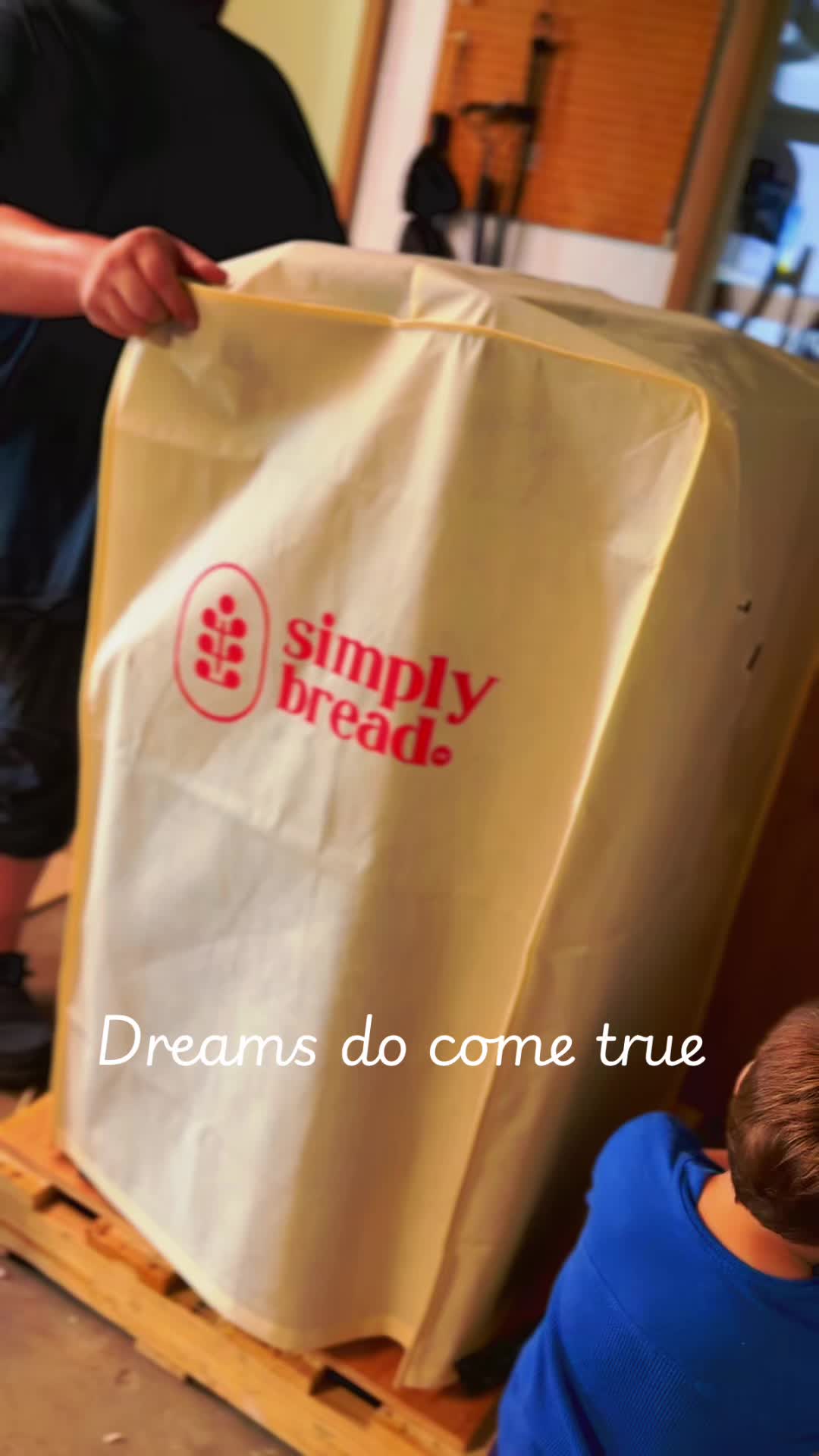 @alimakesbread