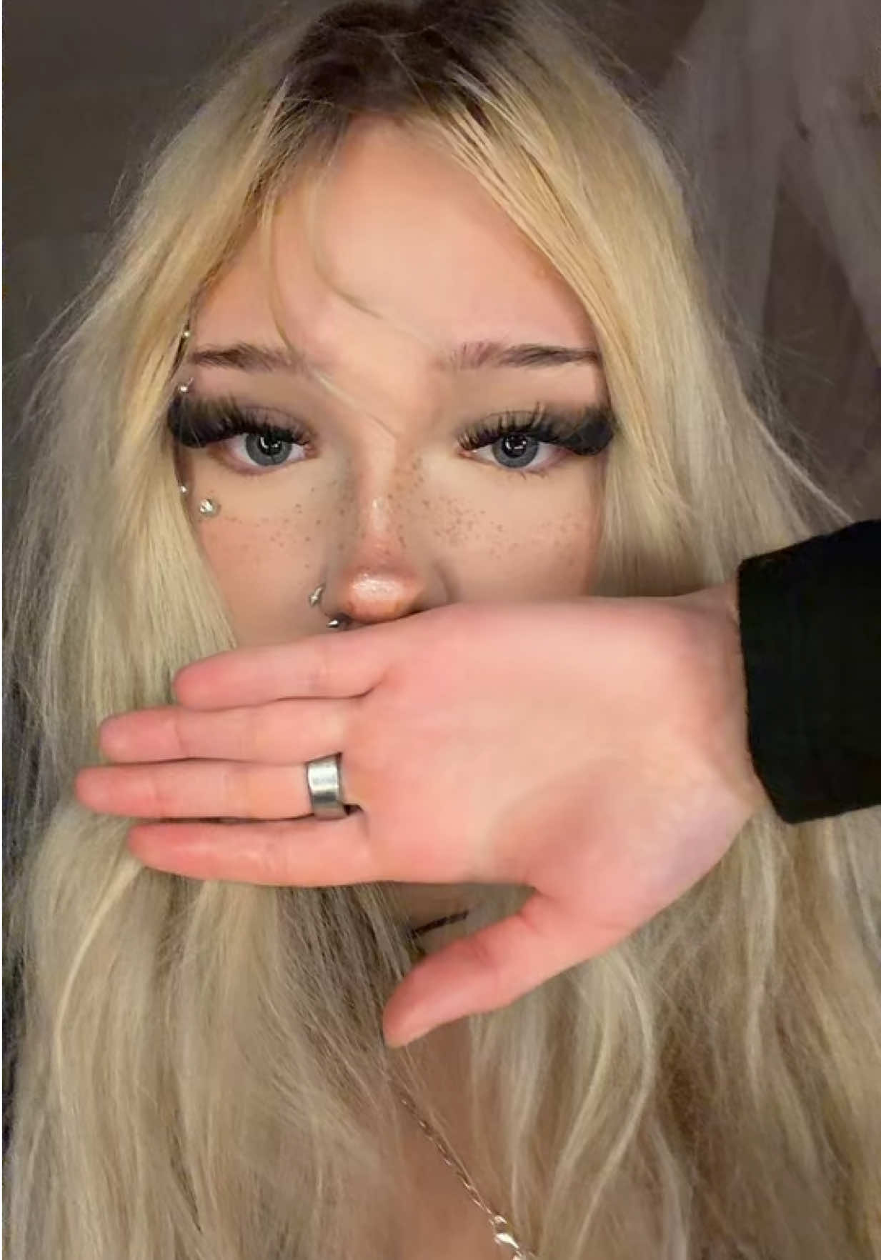 @￶