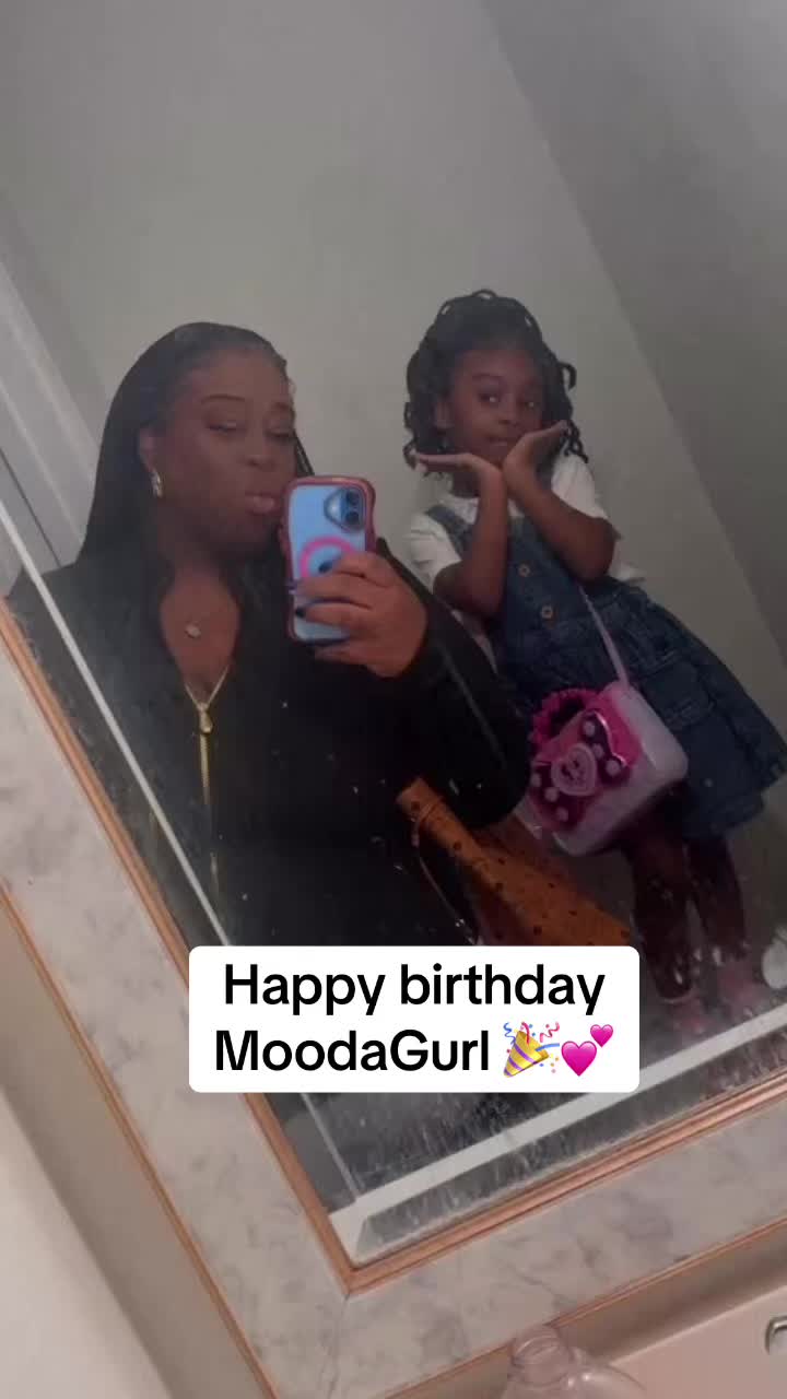 @AmomentWithDanni