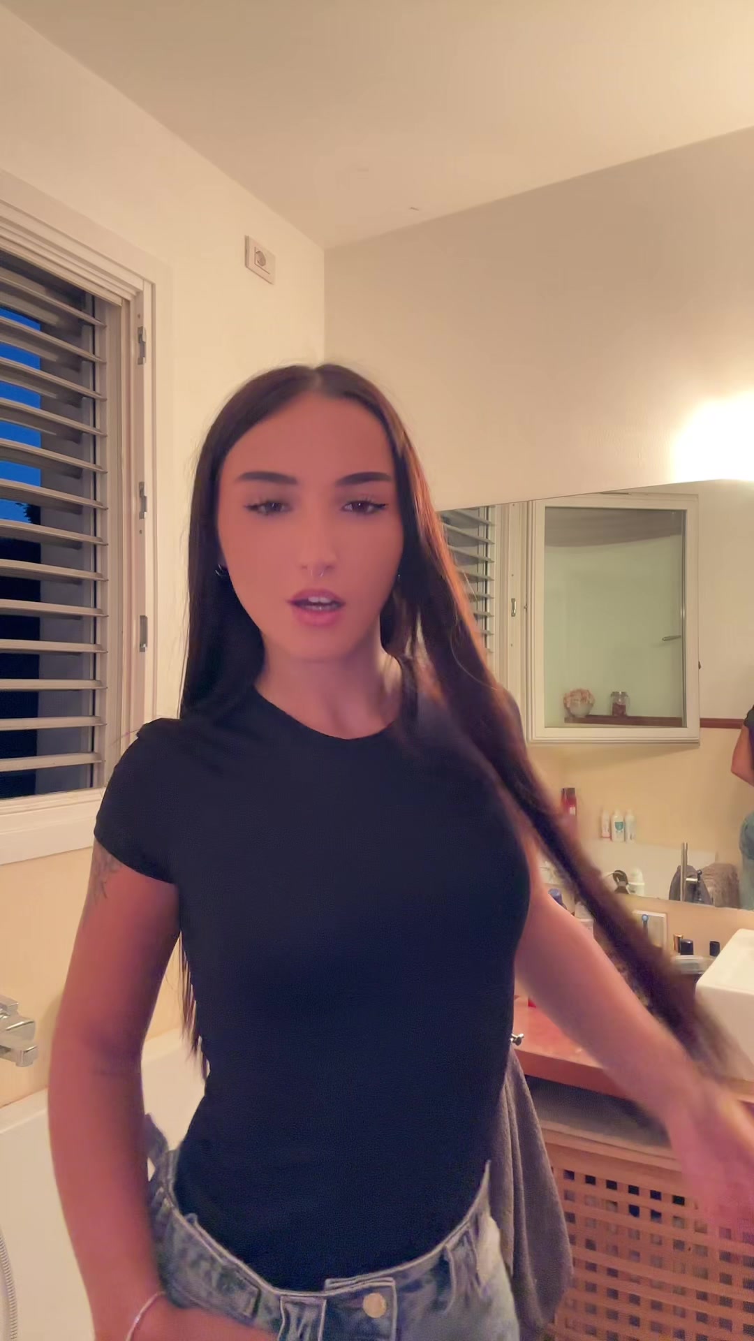 @𝓒𝓱𝓲𝓪𝓻𝓪