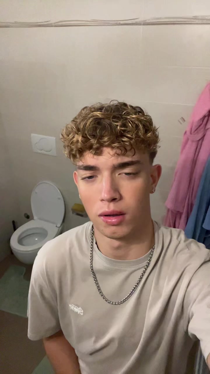 @𝓨 𝓛 𝓘 𝓐 𝓝💎