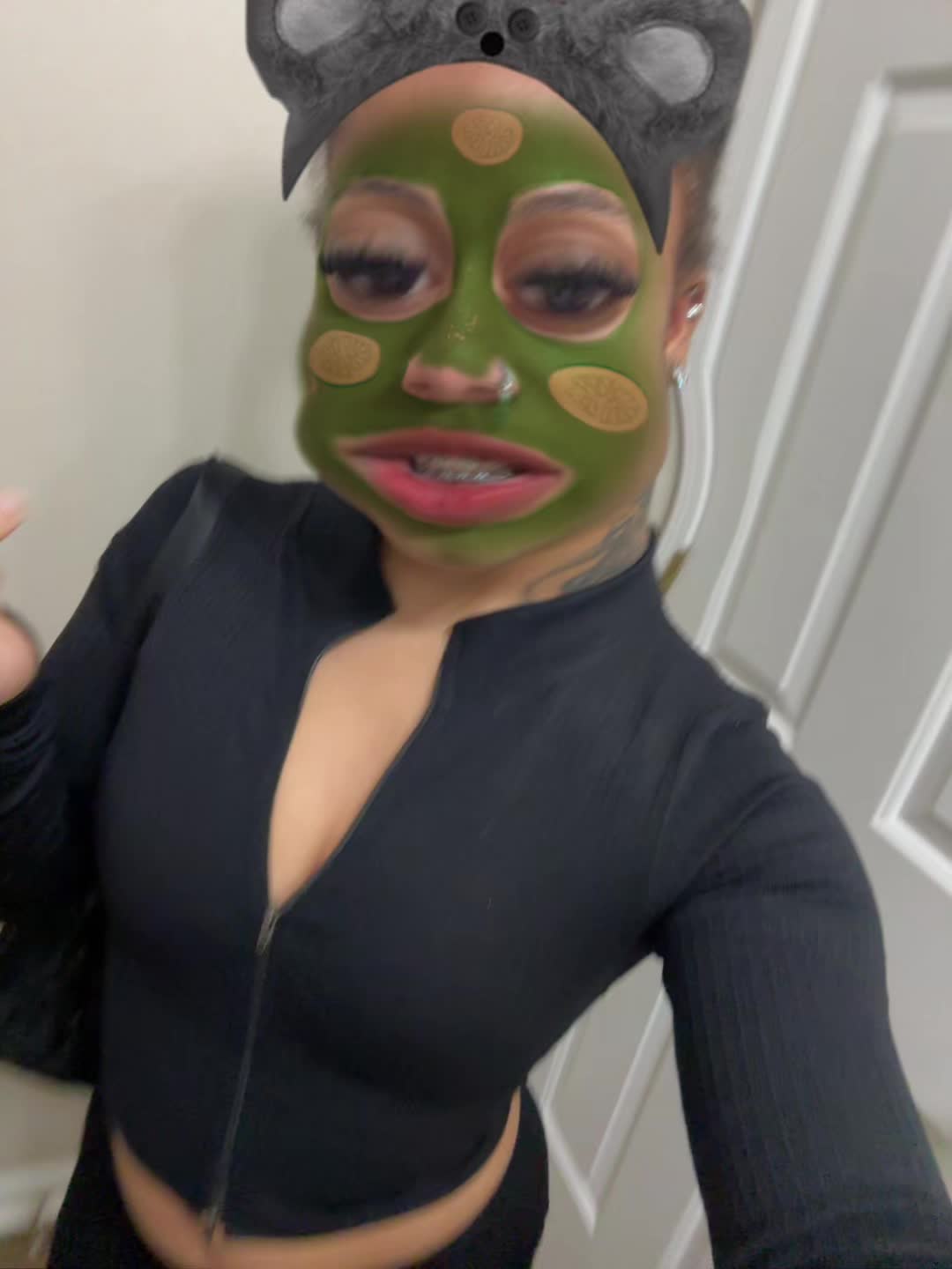 @~