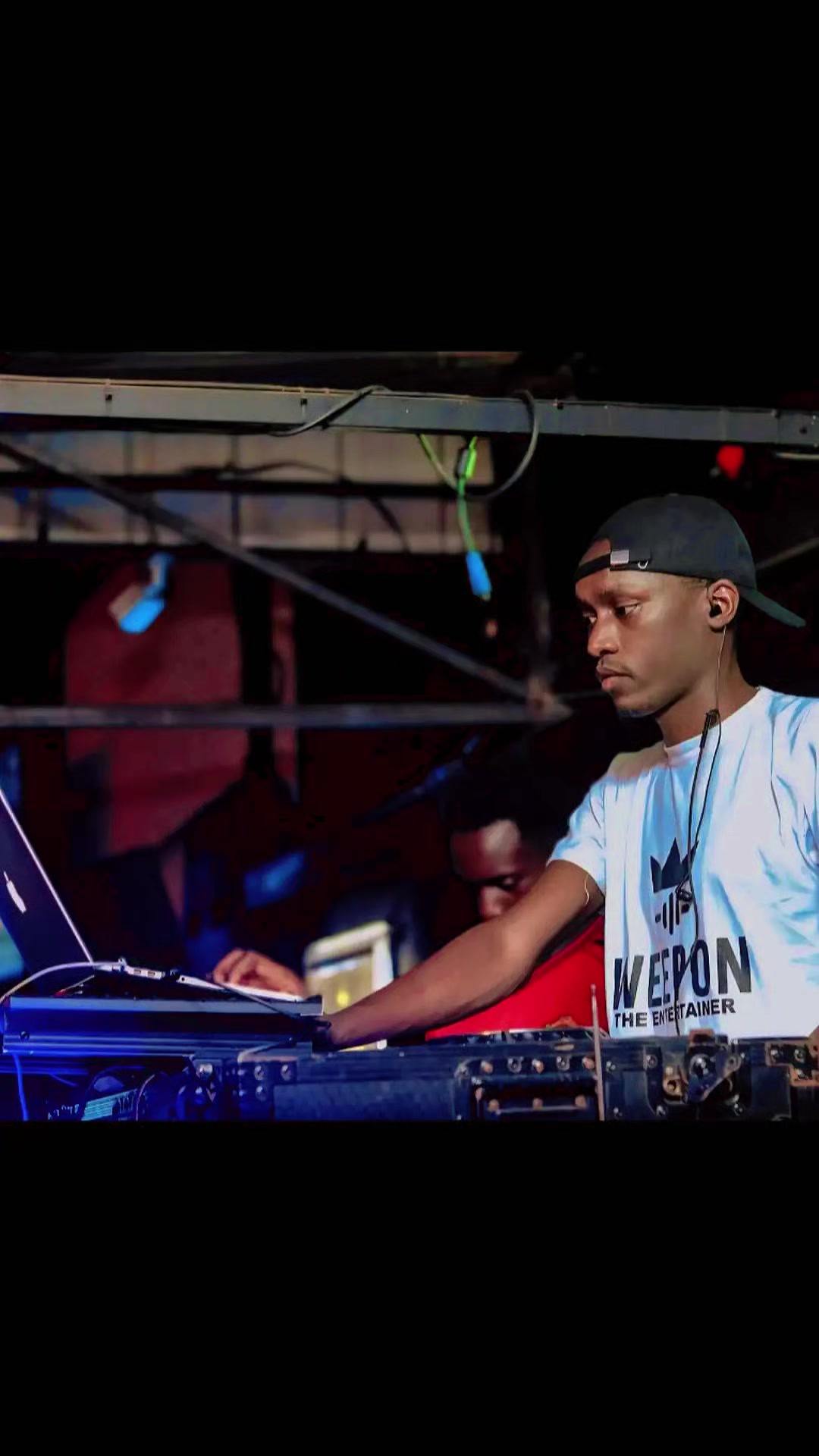 @WEEPON THE ENTERTAINER (DJ)