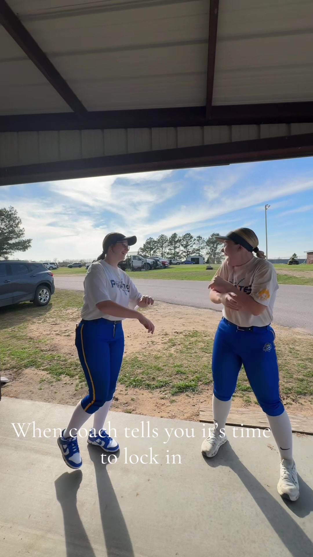 @Lady_Pirates_Barstool