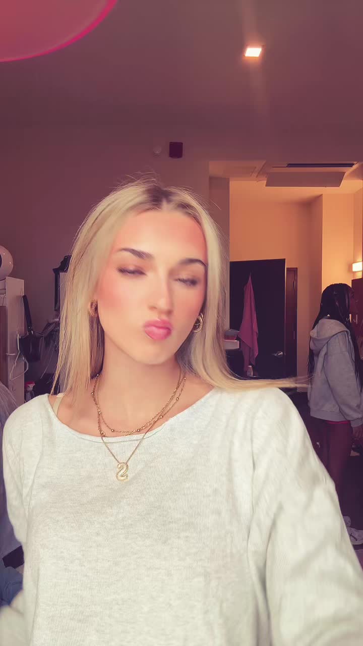 @⃟