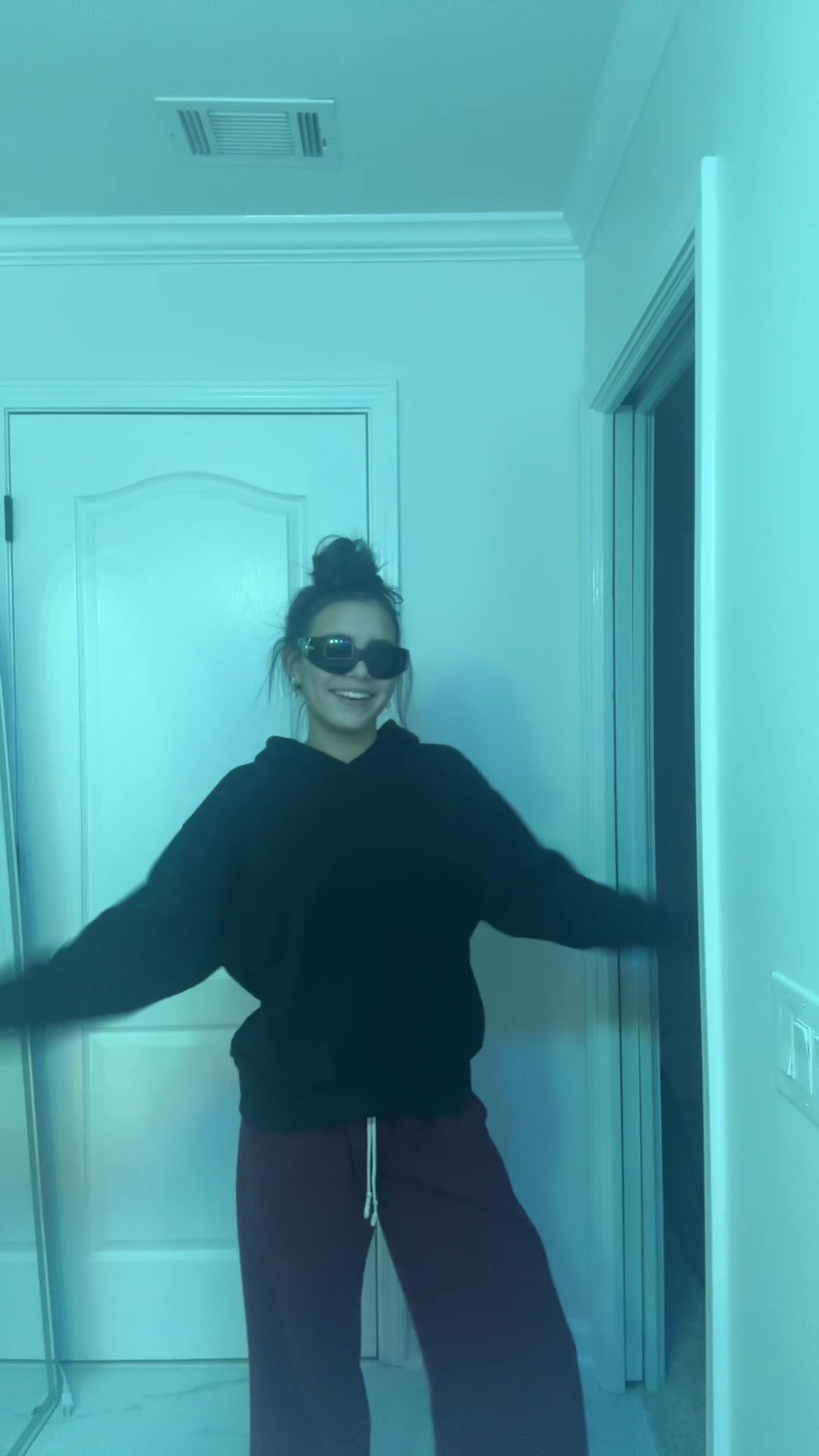 @Ava