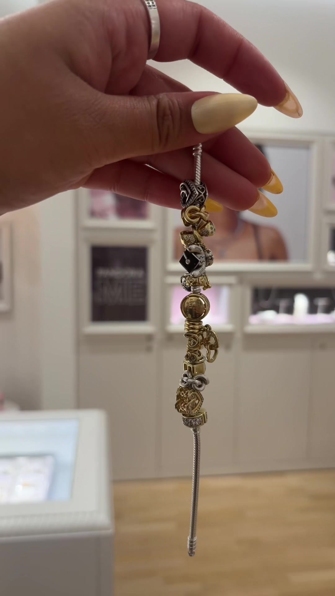 @Pandora Apeldoorn