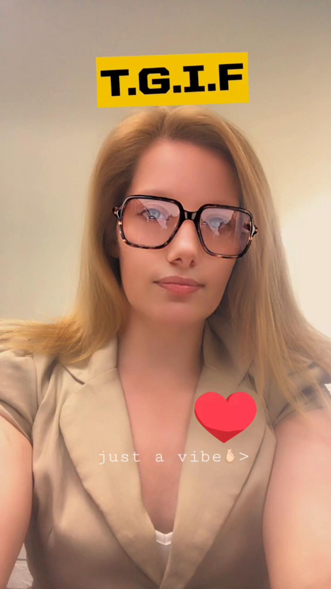 @MizzAmyyE.