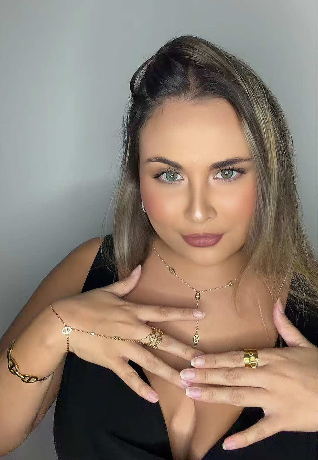 @chloesabiron