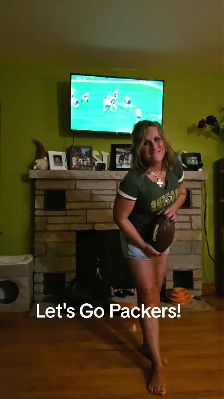 @FoxyRoxyLovesYou