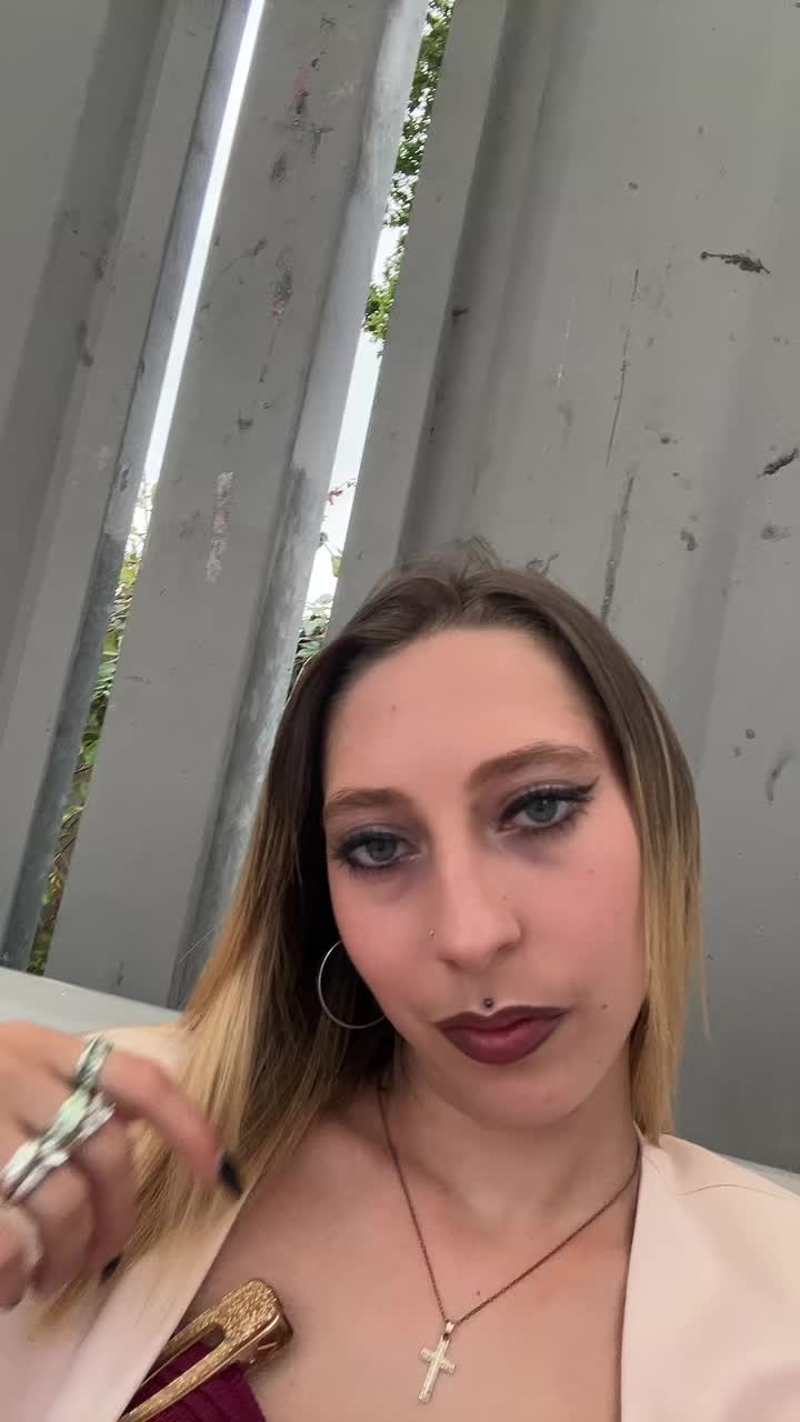 @Claudia🖤