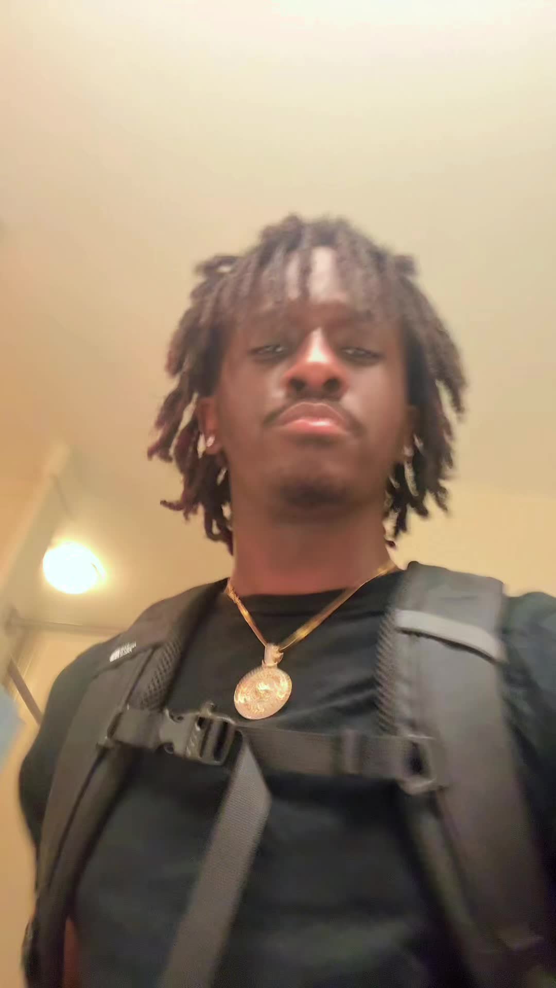 @...