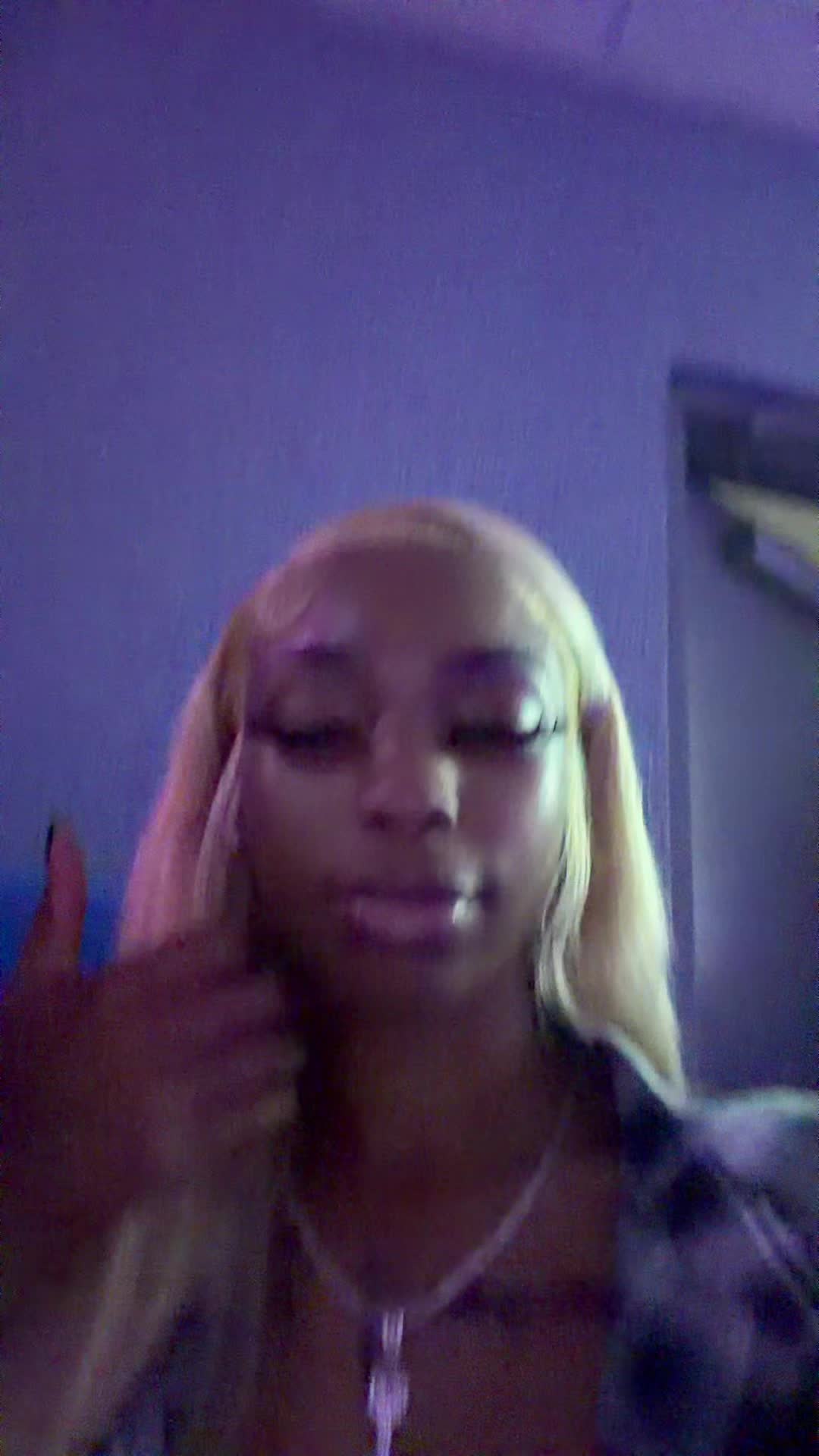 @The prettiest troll ๐ง ๐๐