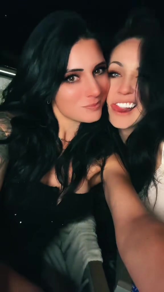 @Charly🖤