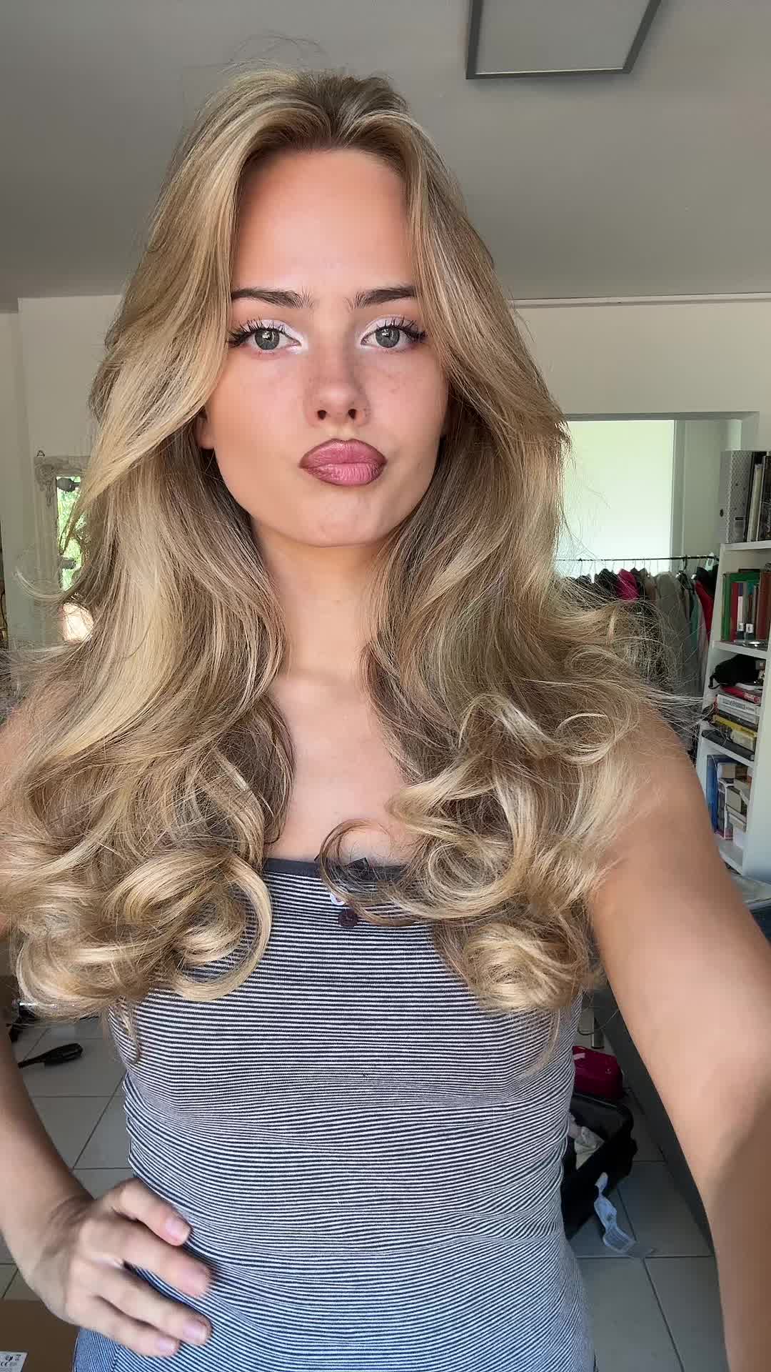@saracrumbleleg