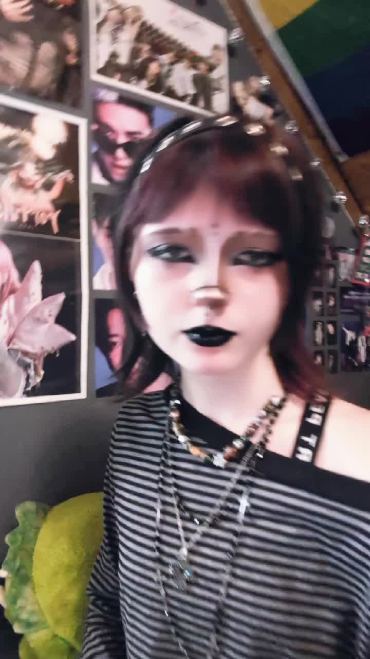 @Laura~๐ค๐ฅ๐๐ช-๐ค๐๐ ๐ฅ๐ฅ๐๐โฏ