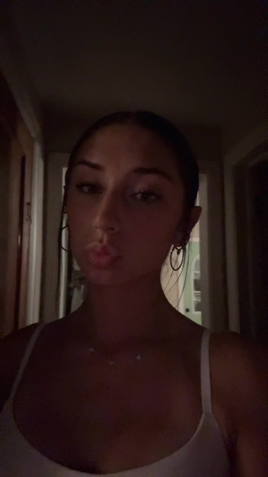 @Ari 🎬